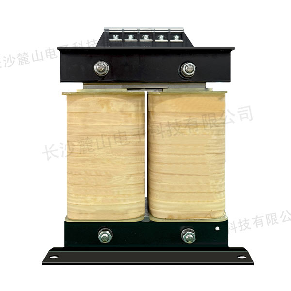 雷擊與浪涌防護：  變壓器絕緣技術的革新